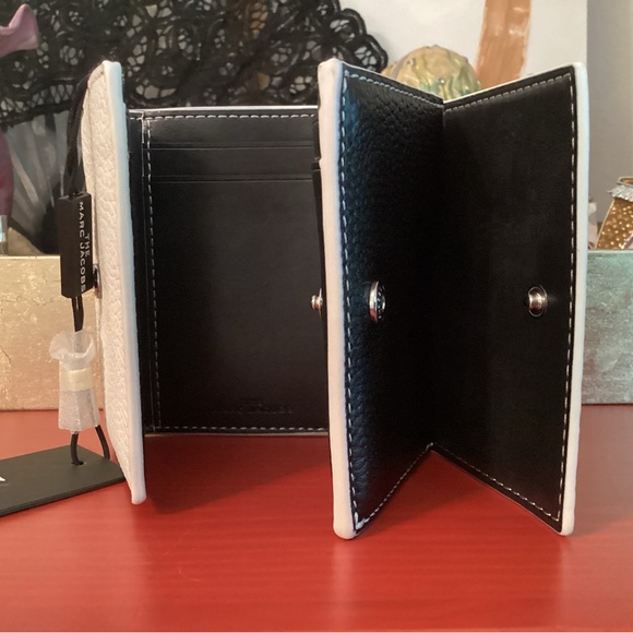 Marc Jacobs Trifold Wallet - Picture 9 of 9